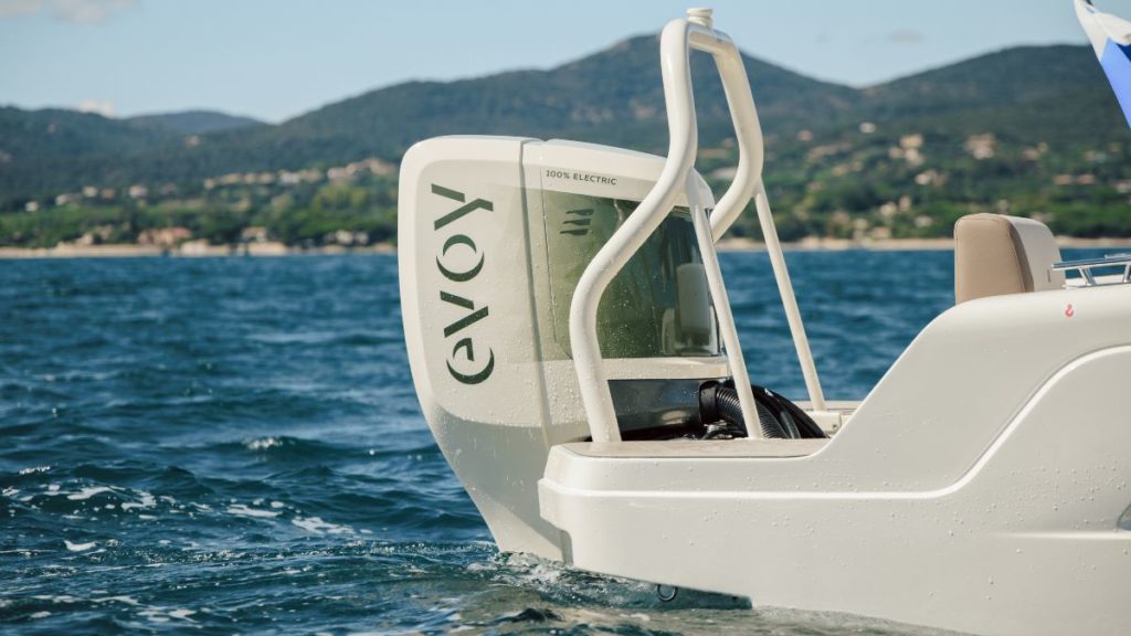 Axopar 22 Powered by Evoy Breeze Outboard 120+ hp