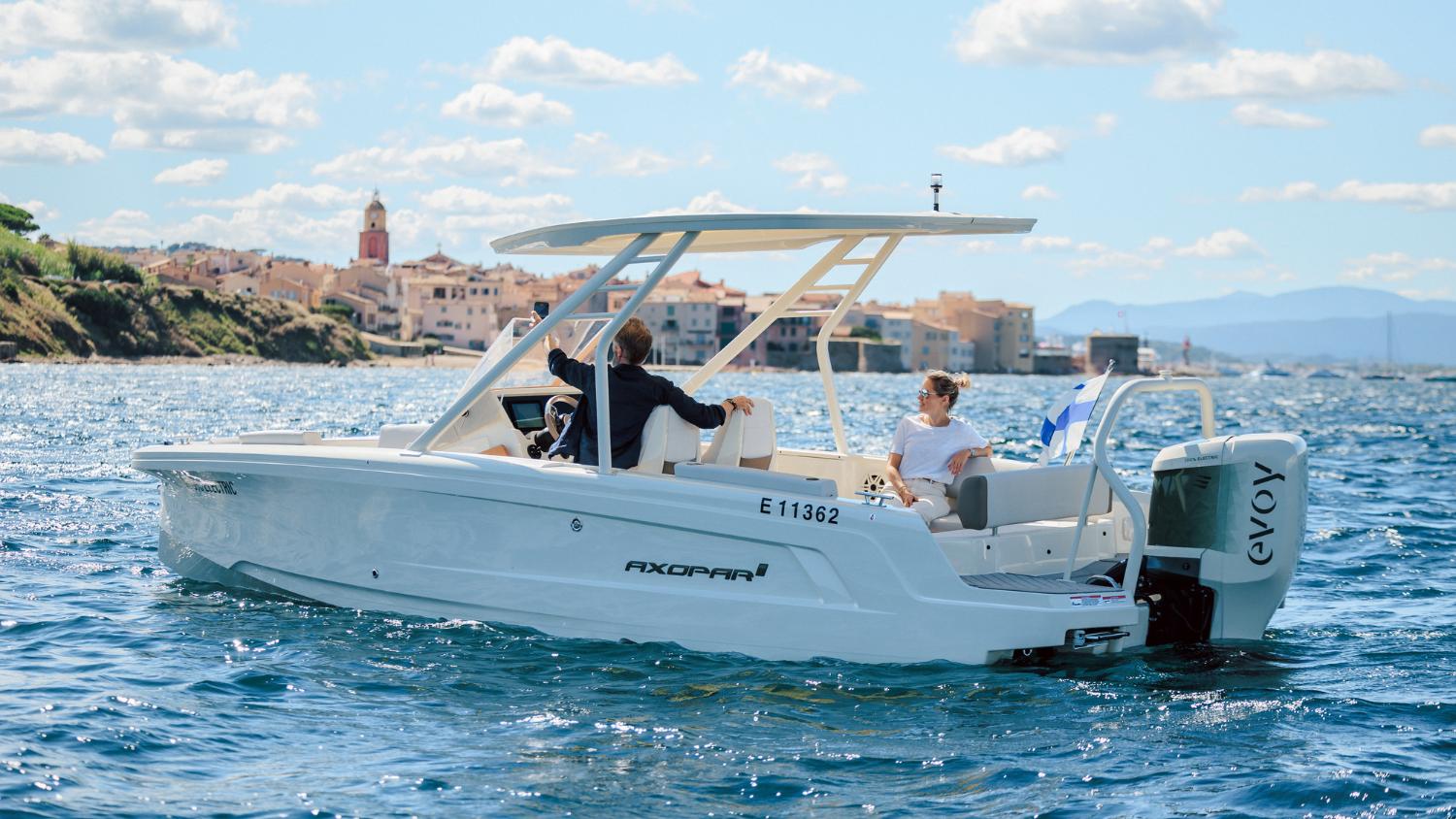 Axopar 22 Powered by Evoy Breeze Outboard 120+ hp